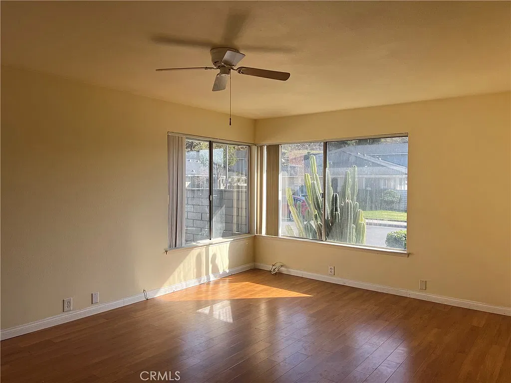 2 bed, 870 sqft, $2,100 — Photo 2