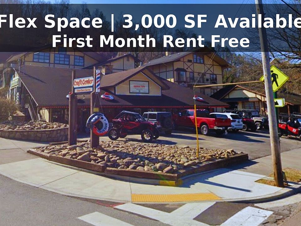 Front view of 446 E Parkway. High-traffic corridor with 10k_20k+ Avg Annual Daily Traffic based on TDOT traffic near US 321/TN-73. Busy year-round, with peak traffic driven by tourism and proximity to GSMNP entrance.
