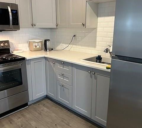 5th image of 154 James St S #3