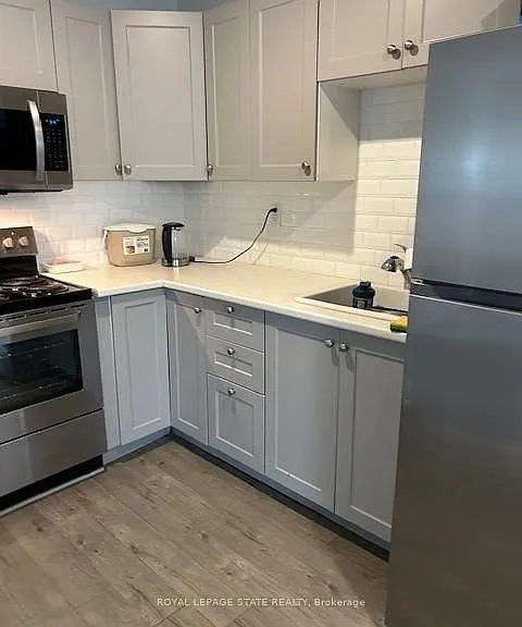 154 James St S #3 — Photo 5