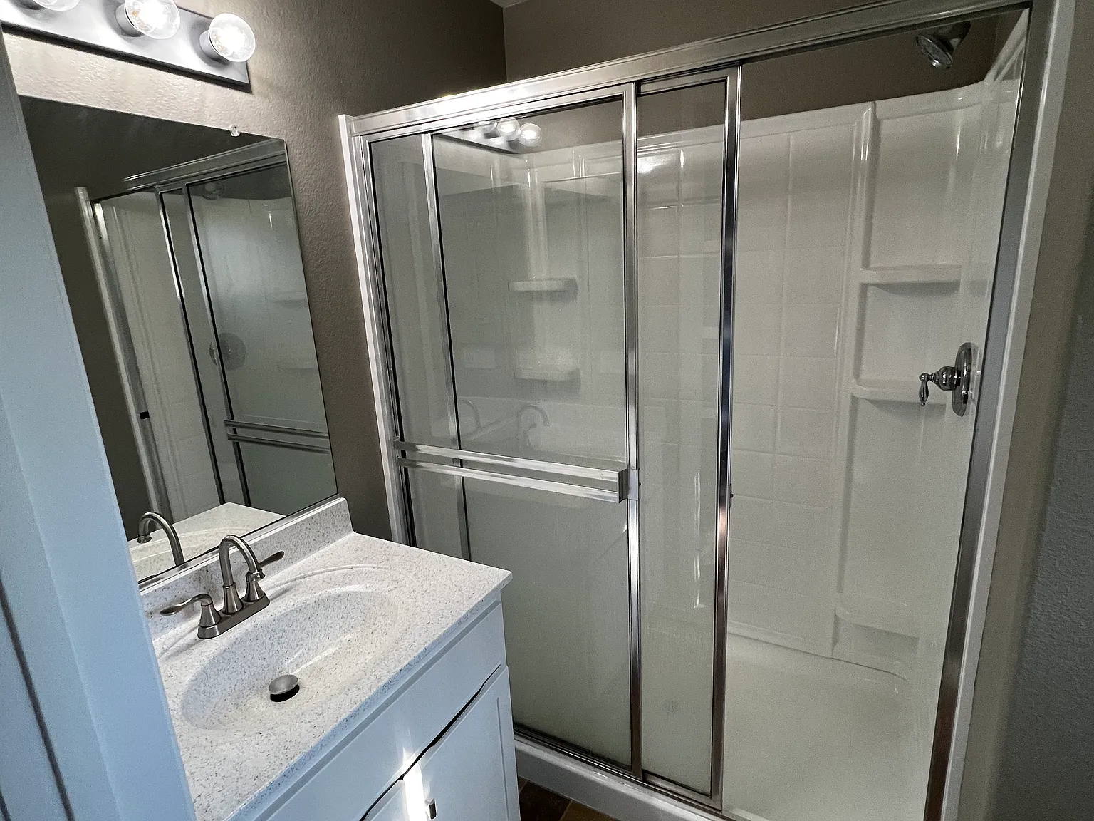 2 bed, 1083 sqft, $3,280 — Photo 2