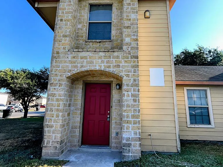 702 Sonesta Dr #A — Photo 1