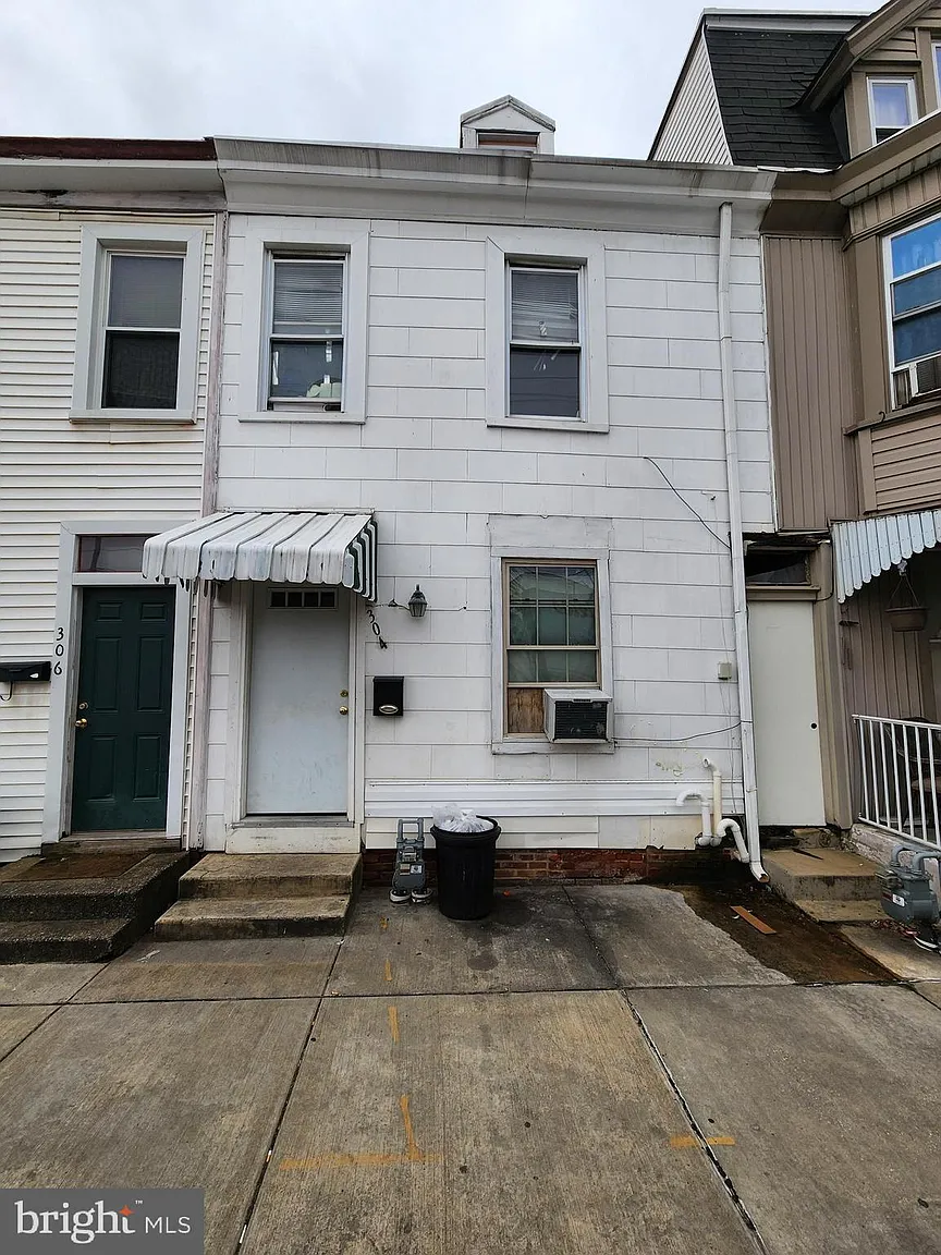 304 S Pershing Ave photo 1