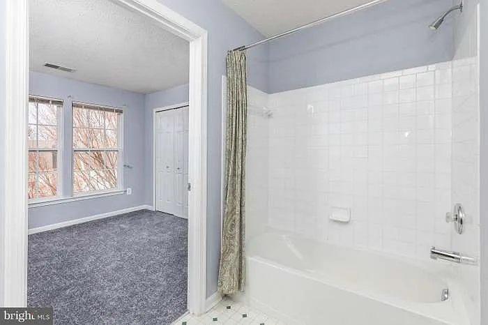 3033 Hunting Ridge Dr — Photo 18