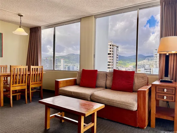 2427 Kuhio Ave #2207, Honolulu, HI 96815