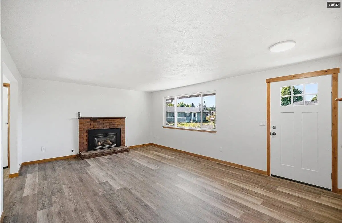 3 bed, 1121 sqft, $800 — Photo 2