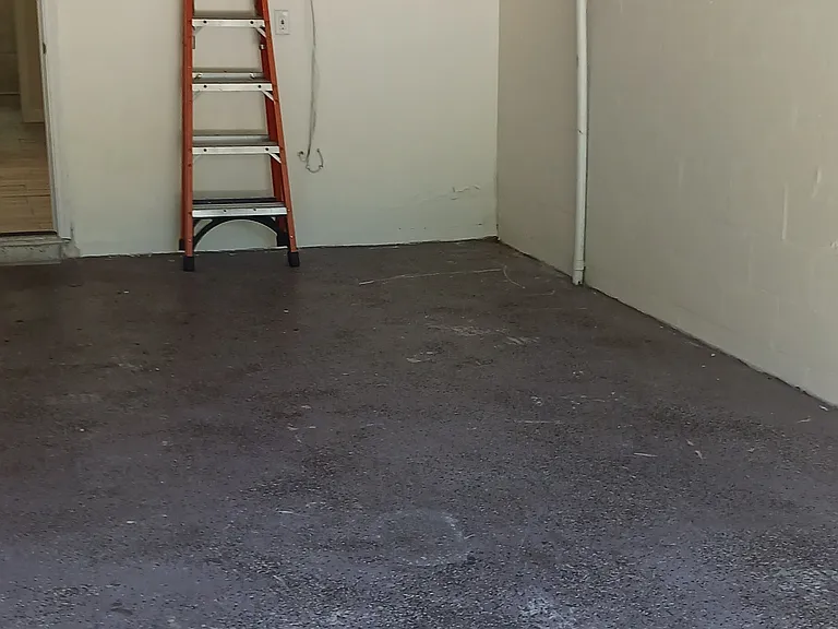 1 car garage that comes with a remote opener