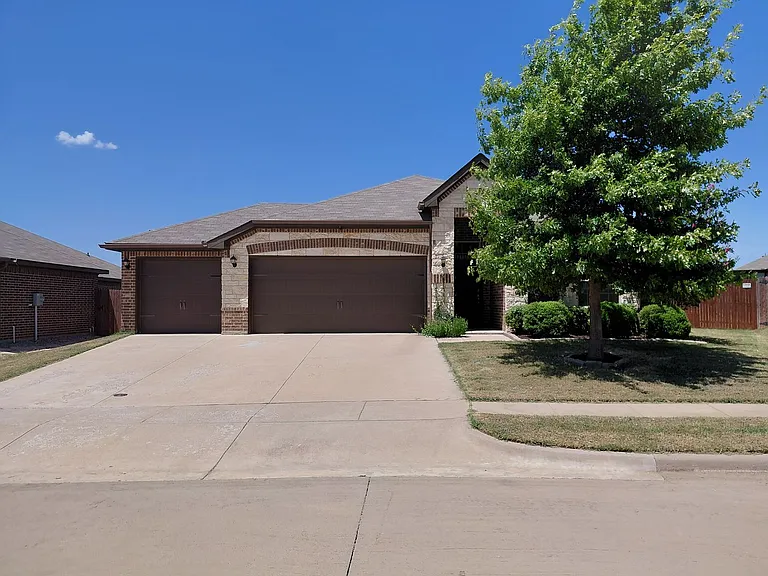 2560 Weatherford Heights Dr — Photo 3
