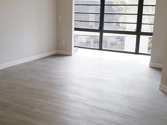 3rd image of 2388 Oak Park Way