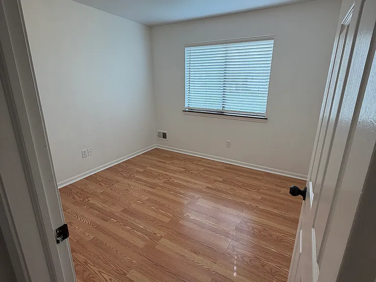 24160 Ashford Ln #25 — Photo 9