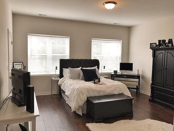 3rd image of 4019 N Narragansett Ave APT 202