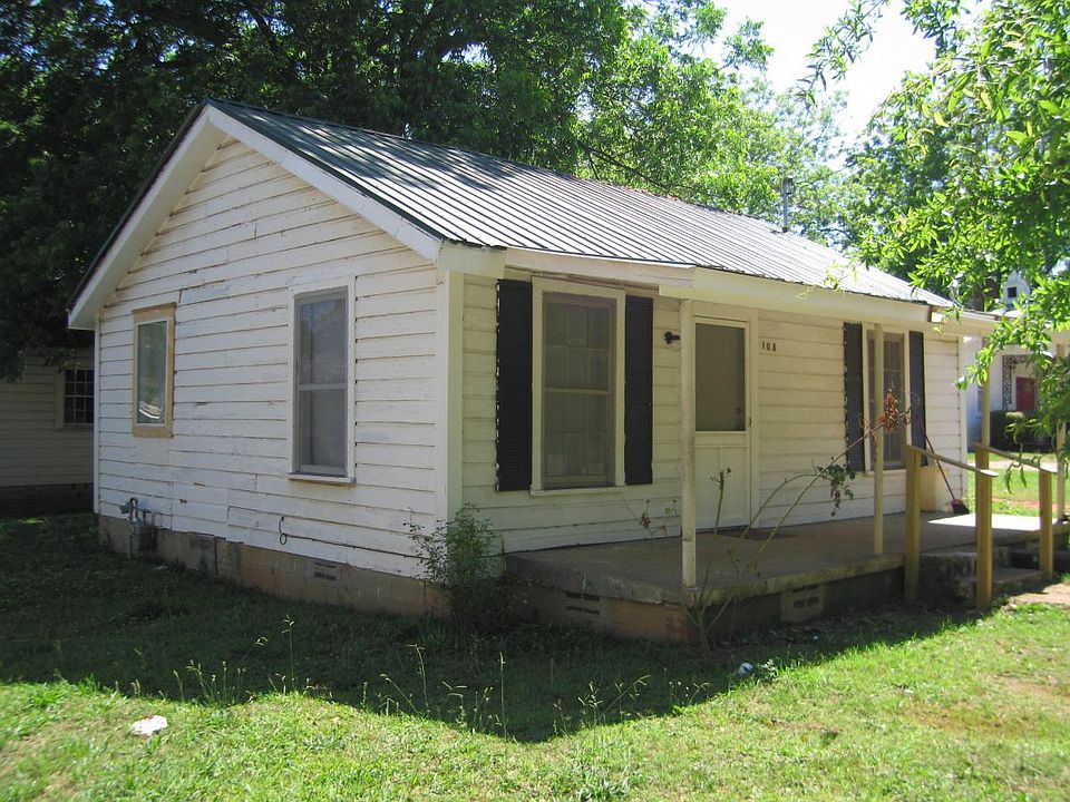 2nd image of 108 De Groat St