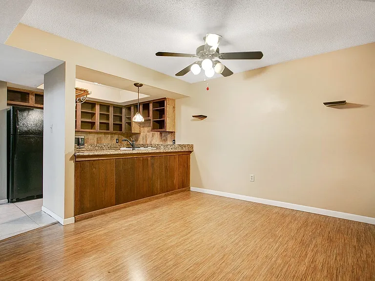 611 Olympic Dr #B-4 — Photo 5