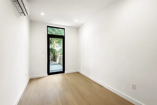 Rented by REAL New York | media 51