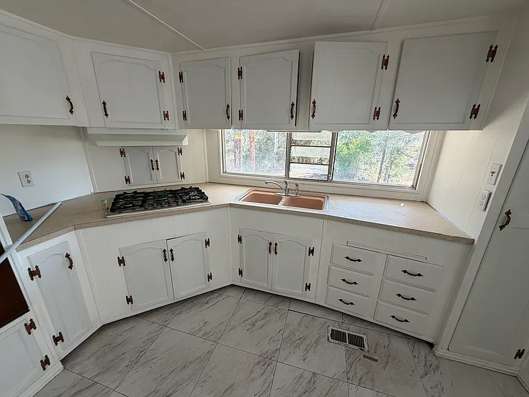 312 Columbus Ave — Photo 5