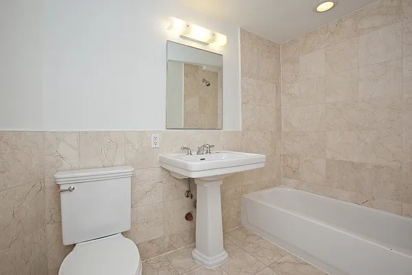 Rented by BLU Real Estate | media 16