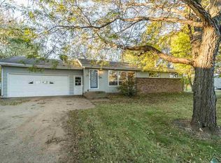 45285 Country Estates Ln, Madison, SD 57042