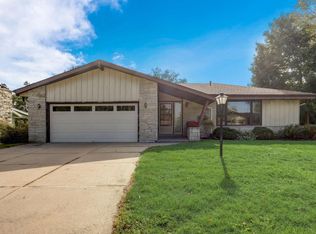 1937 Rambling Rose Rd, Waukesha, WI 53186
