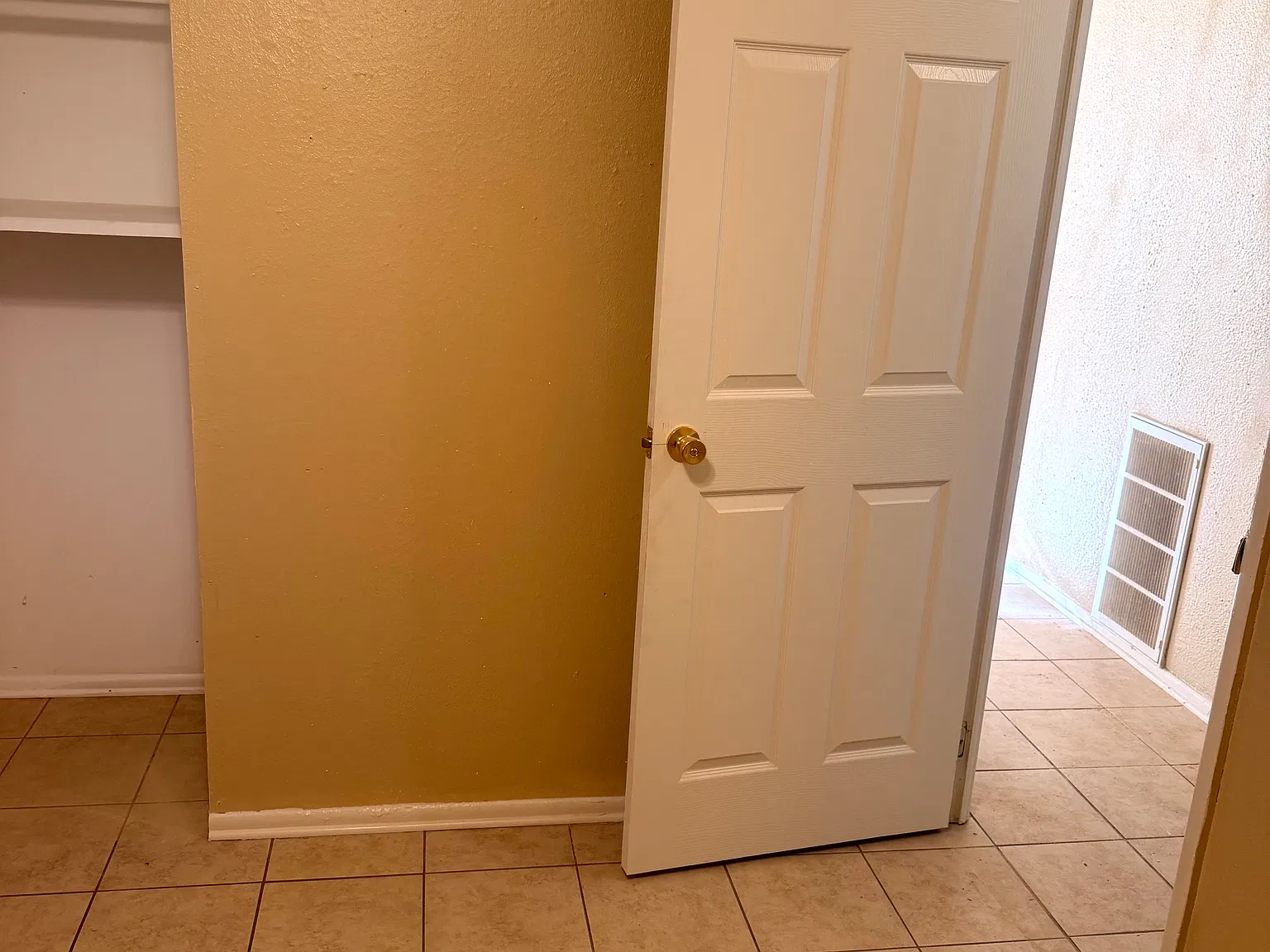 3 bed, 1600 sqft, $1,100 — Photo 4