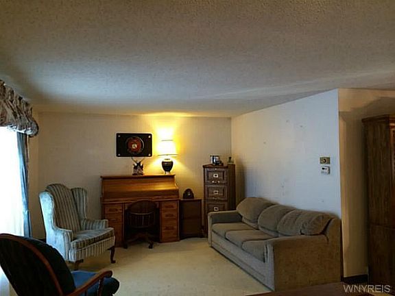 2nd image of 117 Woodgate Dr