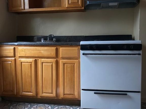 3rd image of 2106 Honeywell Ave APT 10