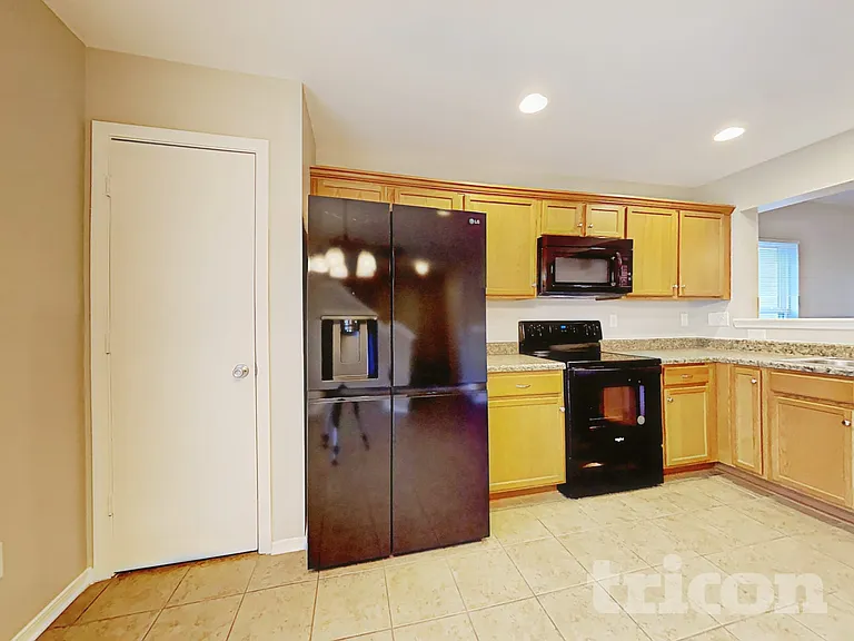 4560 Stone Mountain Dr — Photo 9