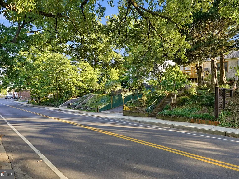 605 Ethan Allen Ave — Photo 4
