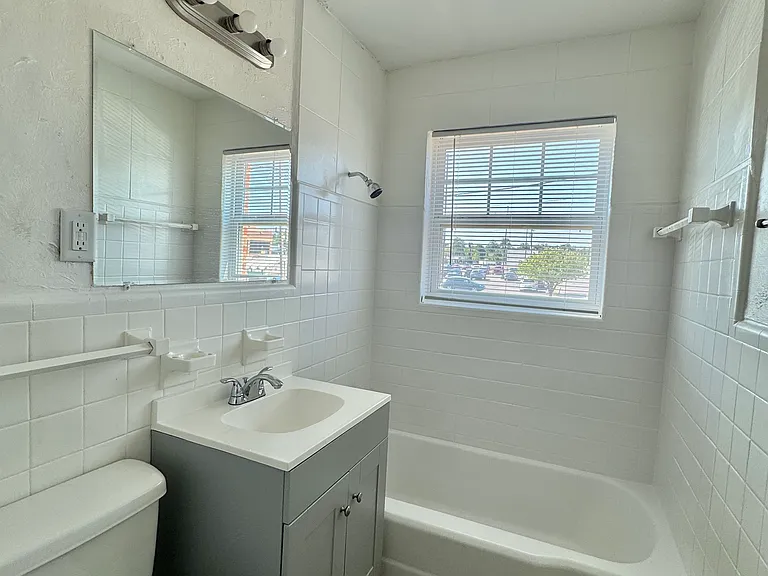 2038 NW 25th St #10 — Photo 11