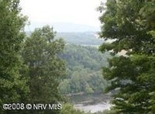 7497 Gate 10 Rd, Radford, VA 24141