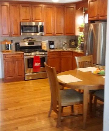 3rd image of 8467 Parsons Blvd