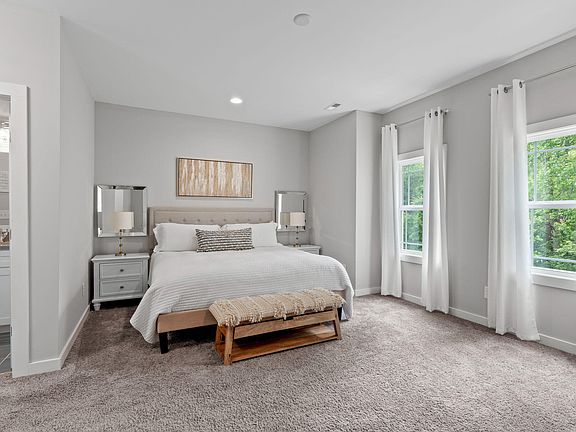 5th image of 317 Luxe Hall Ln