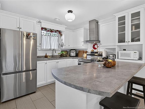 3rd image of 453 Acadie St