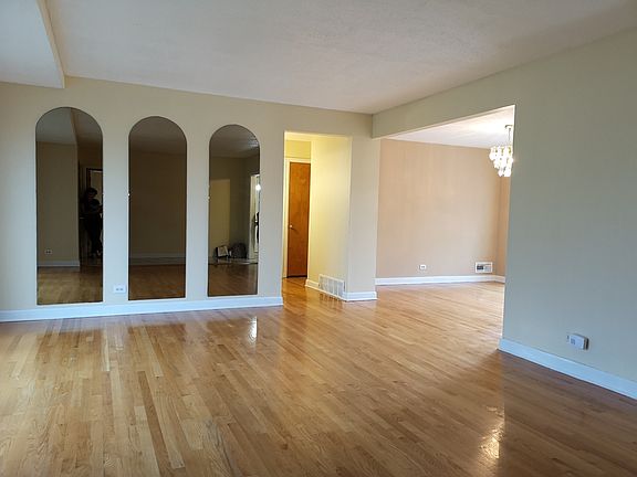 4th image of 5604 N Redwood Dr