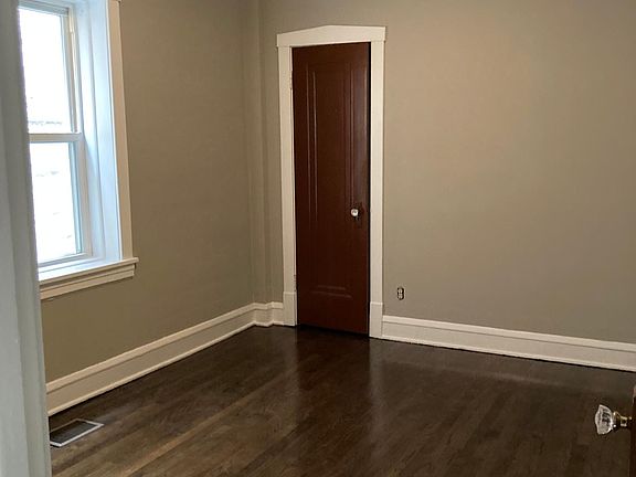 5th image of 5740 N Rockwell St Floor 1