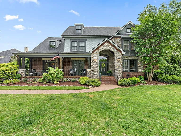 298 Gillette Dr — Photo 2