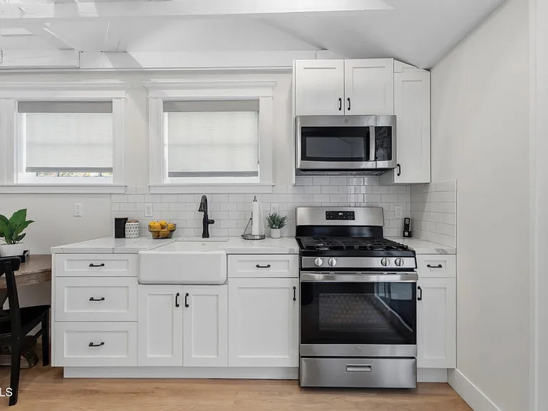 111 S Wilton Pl #1 — Photo 3