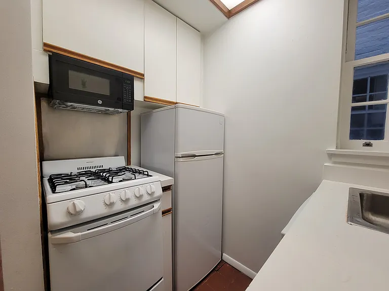 304 E 92nd St #3E — Photo 1