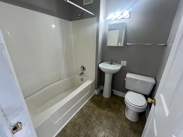 130 W Creighton Ave — Photo 6