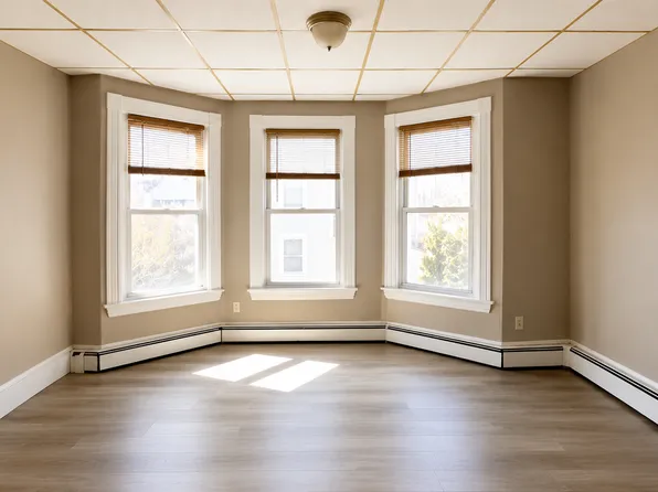 68 Howe St #2R, Lewiston, ME 04240