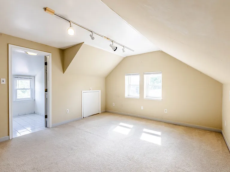 22 Serafin Pl — Photo 36