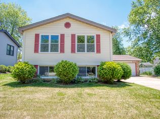 545 Cottonwood Cir, Bolingbrook, IL 60440