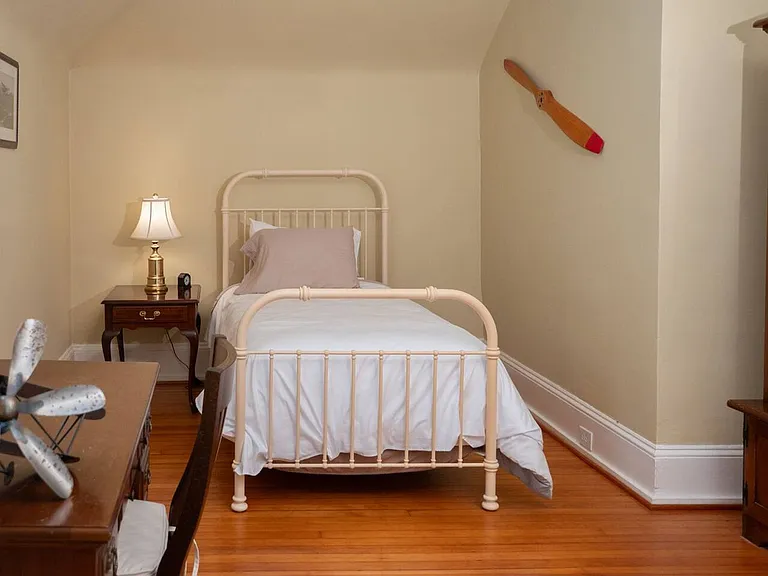 119 S Marshall St — Photo 13