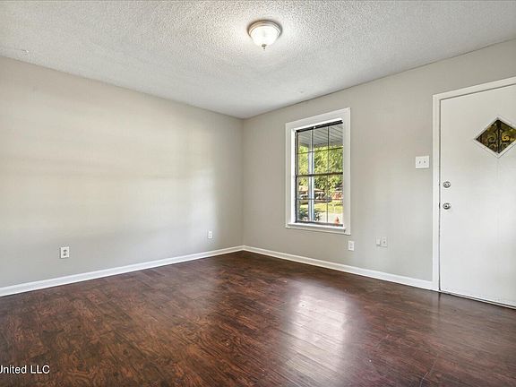 3rd image of 2795 Meadowbrook Dr