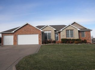 610 Quail Nest Rd, Winfield, KS 67156