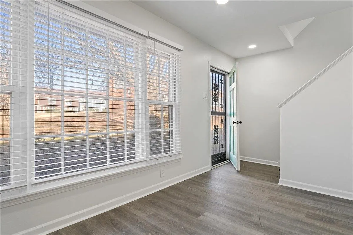 2 bed, 2.5 bath, 1455 sqft, $1,700 — Photo 4