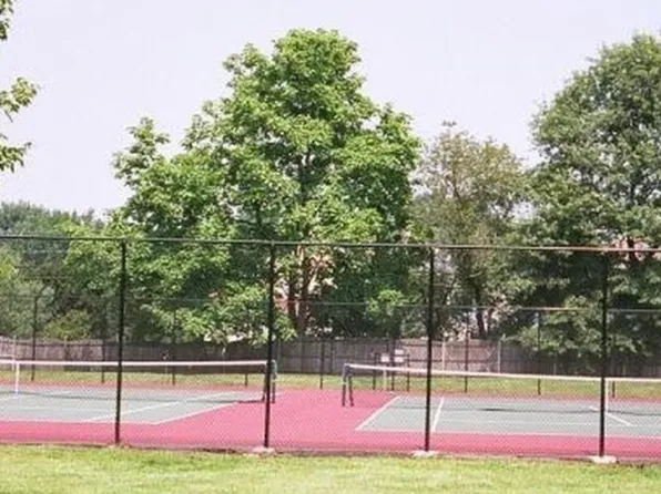 79 Park Gate Dr, Edison, NJ 08820