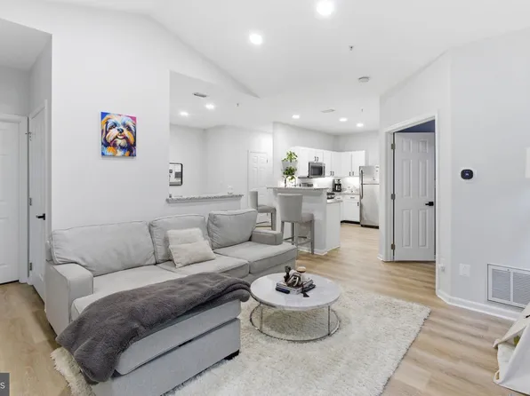 1700 Lake Shore Crest Dr APT 33, Reston, VA 20190