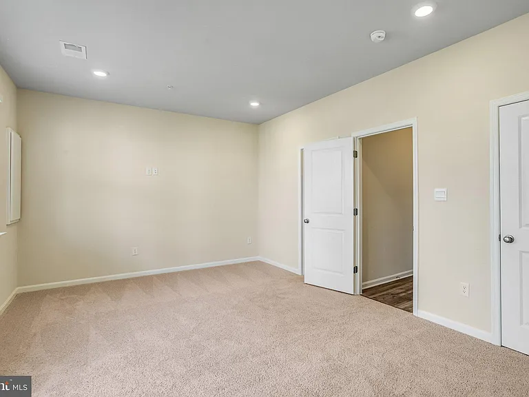 385 Ensemble Way — Photo 31