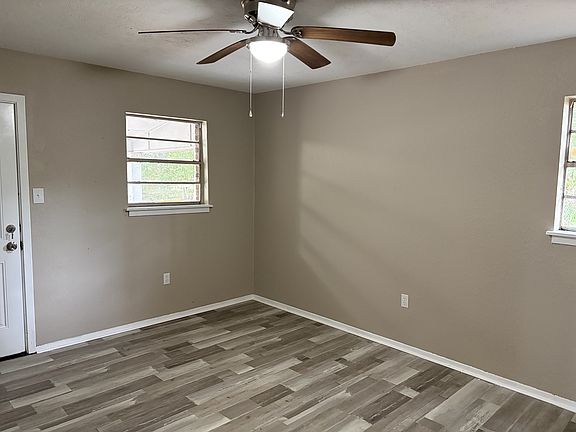 3rd image of 114 Arthur Ct