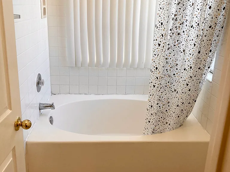 Large bathtub